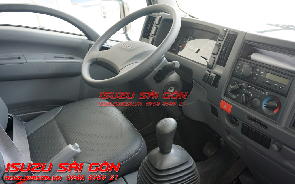 Xe Tải Isuzu 2T4 QKR QMR77HE5A Thùng Kín 9